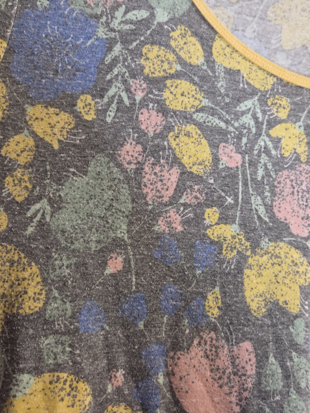 LuLaRoe Gray Floral Scoop Neck Tee with Yellow Trim and Pastel Accents - Picture 6 of 6